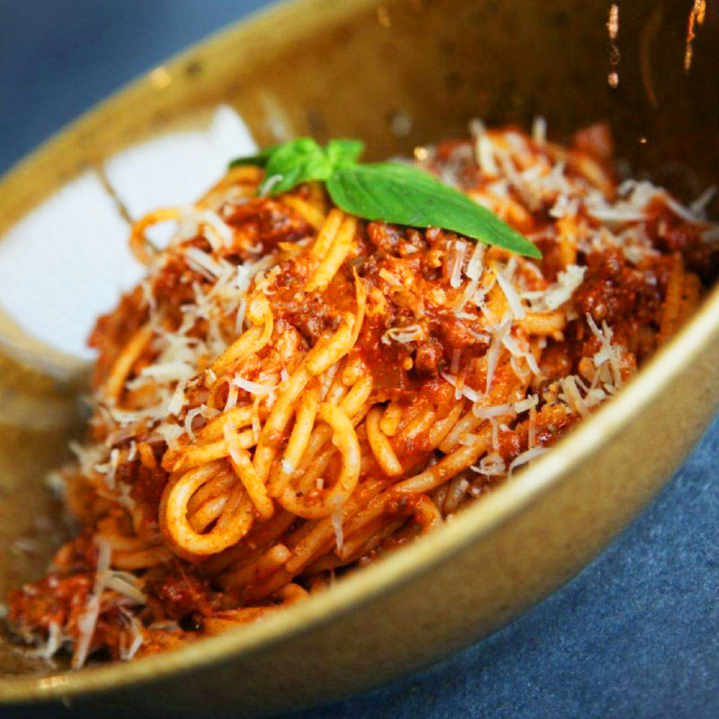 Spaghetti ala Bolognese с мраморной говядиной с бесплатной доставкой из ресторана
